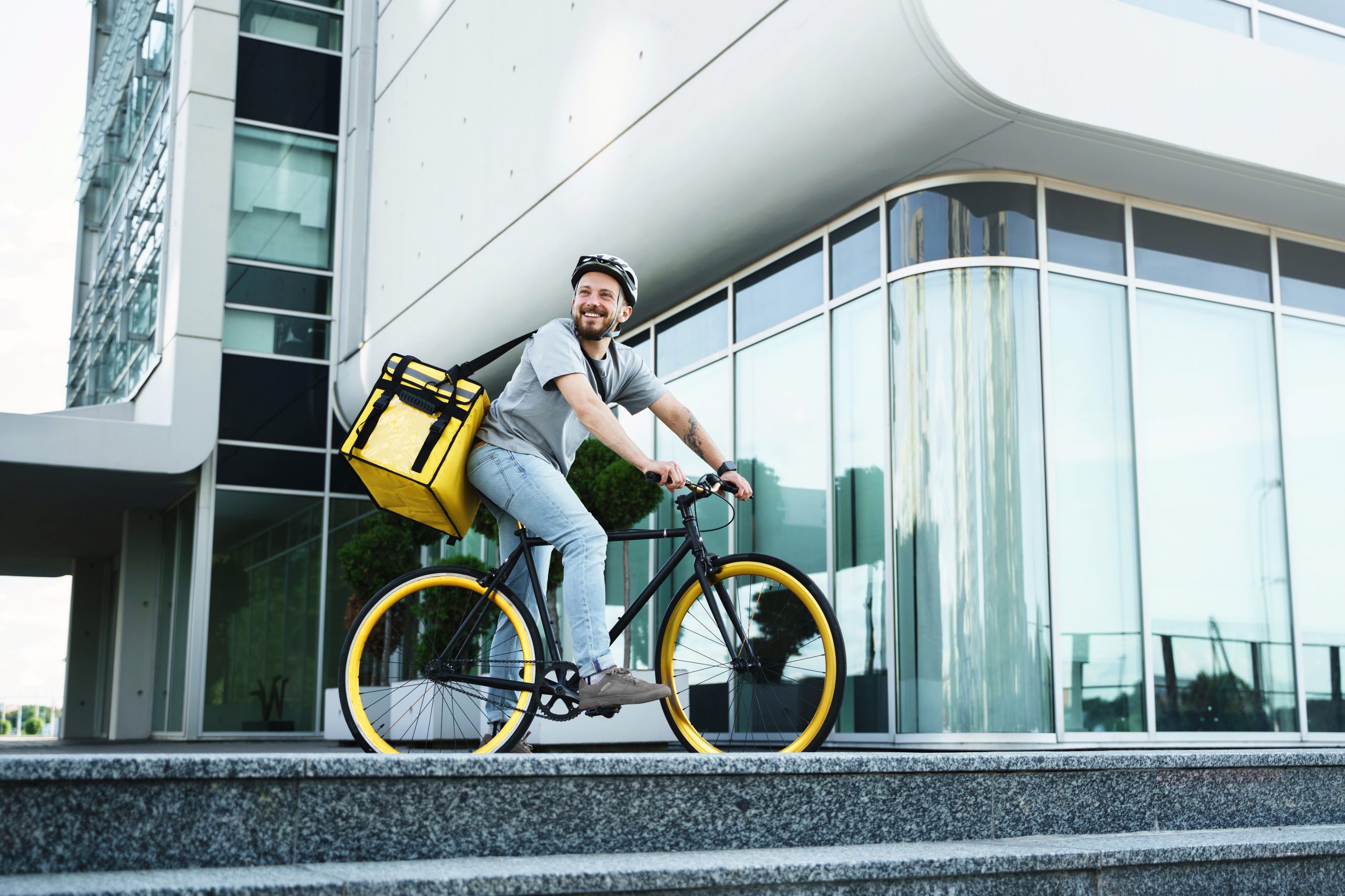 express-delivery-courier-standing-bicycle-with-insulated-bag